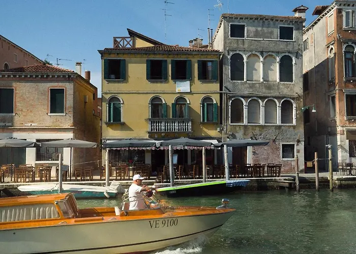 Palazzo Veneziano Direct At The Canal With Roof Terrace