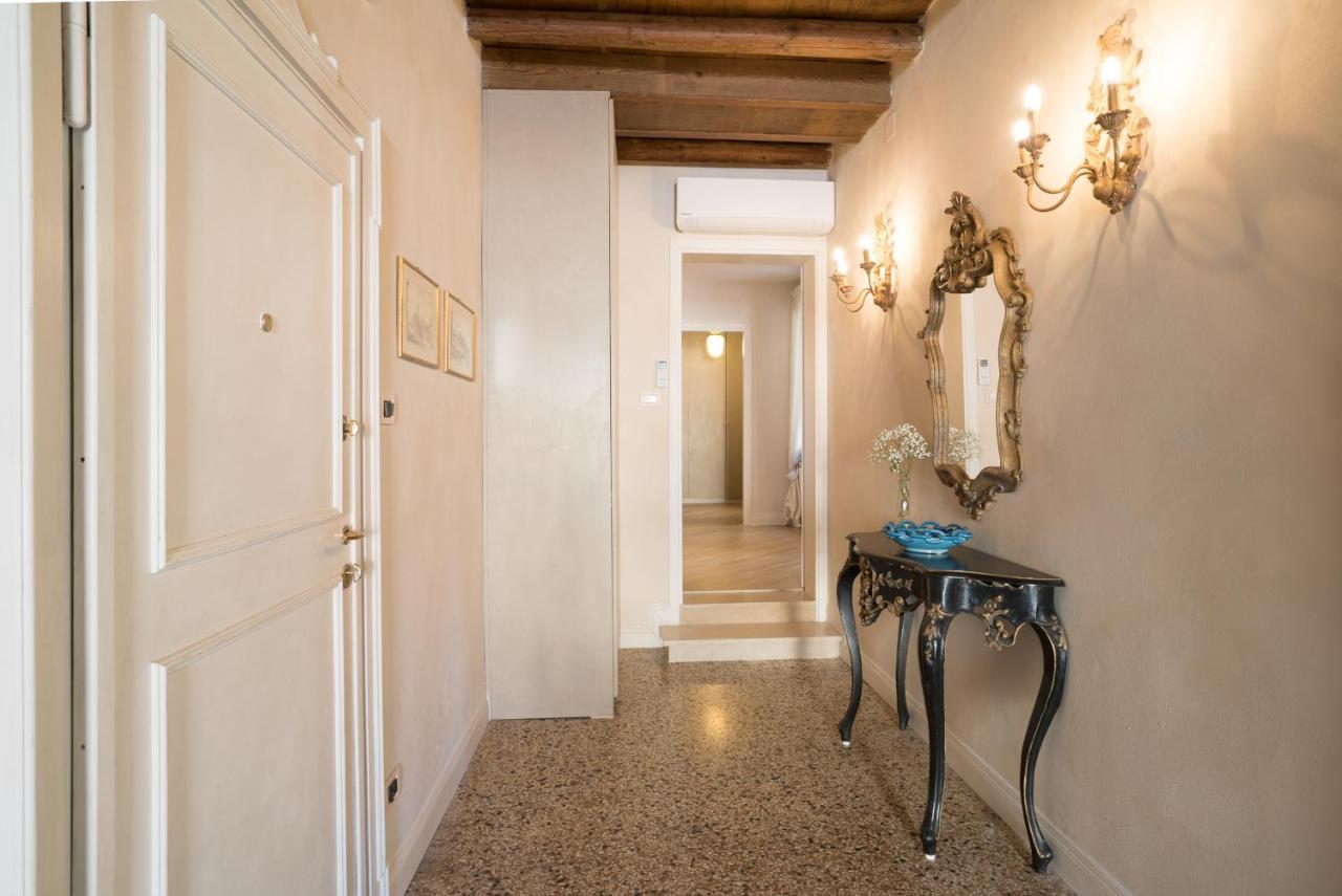 Ferienhaus Palazzo Veneziano Direct At The Canal With Roof Terrace