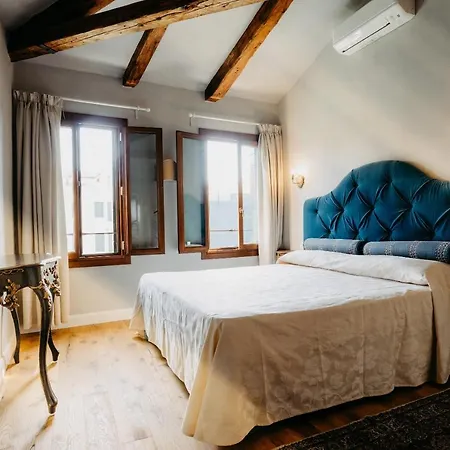 Palazzo Veneziano Direct At The Canal With Roof Terrace Exterior photo