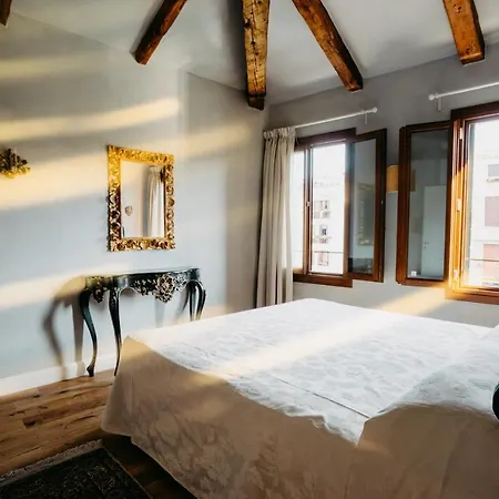 Palazzo Veneziano Direct At The Canal With Roof Terrace Exterior photo