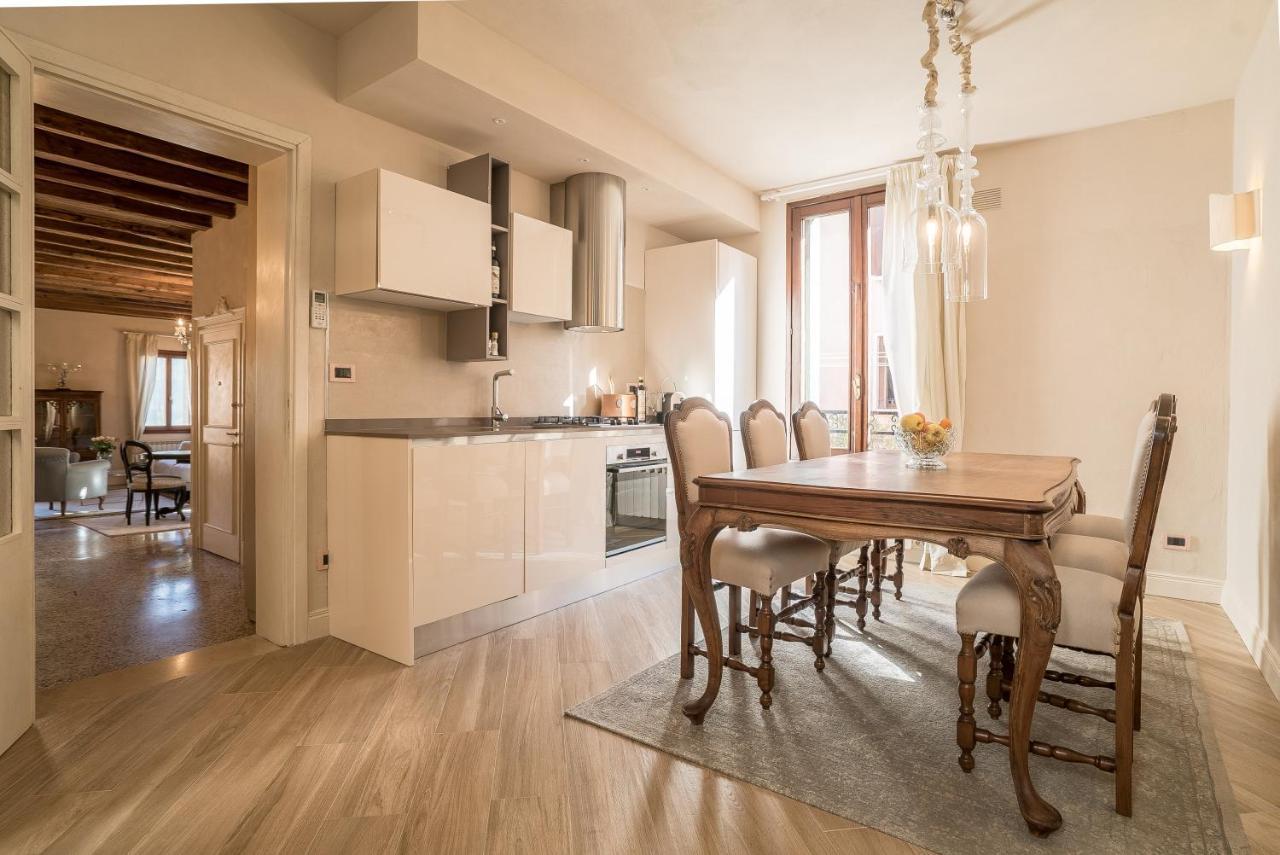 Palazzo Veneziano Direct At The Canal With Roof Terrace Holiday home *